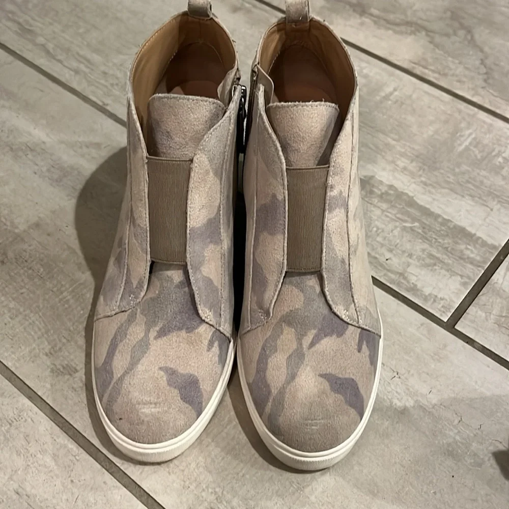 Linea Paolo Felicia Wedge